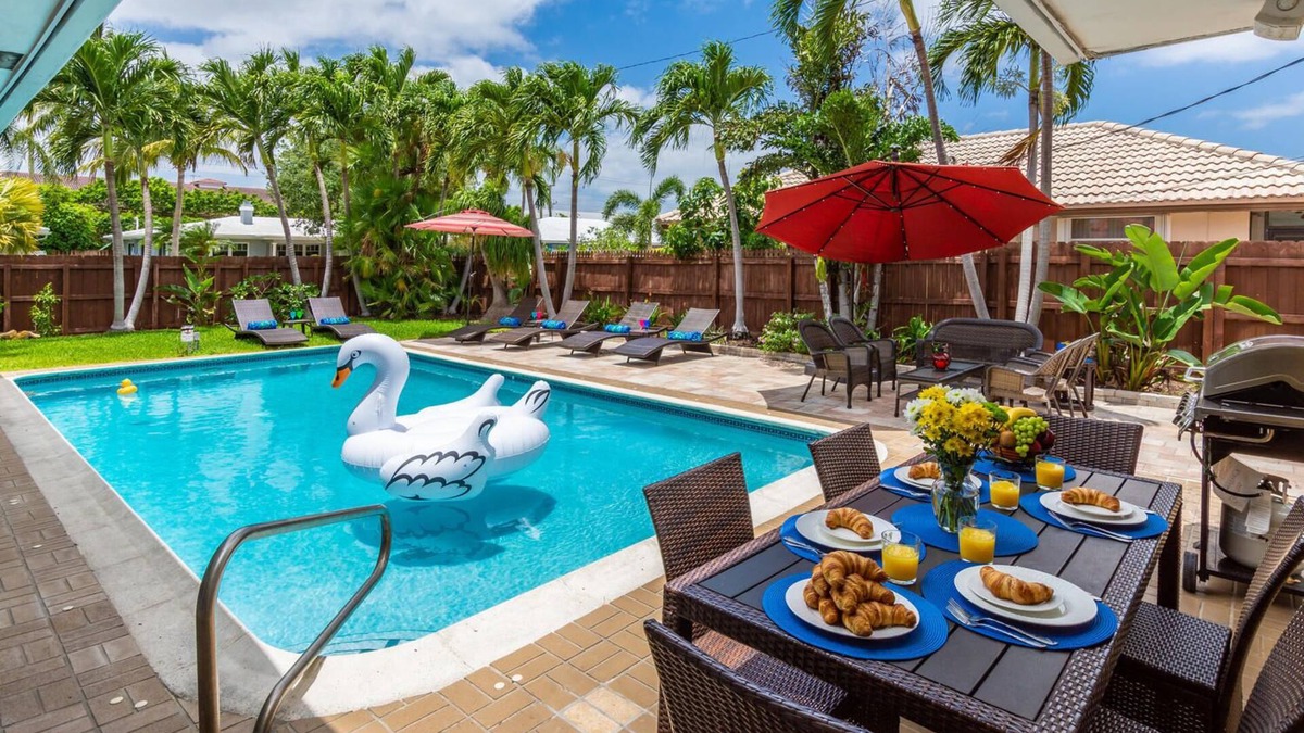 Imperial Point House | NEW| Heated Pool- Stunning Villa | Resort Style | Fenced| Private|Near Beach