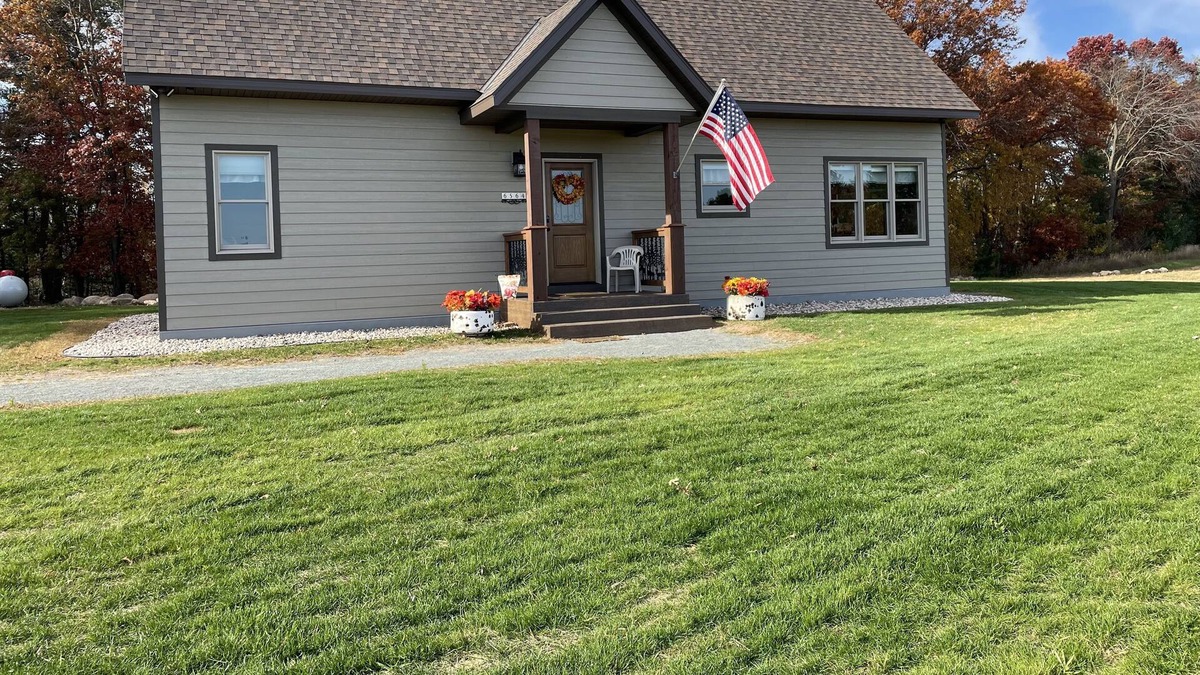 Custer Cabin | NEW! 'Hidden Wonder'—15 Min. to SentryWorld Golf Course!