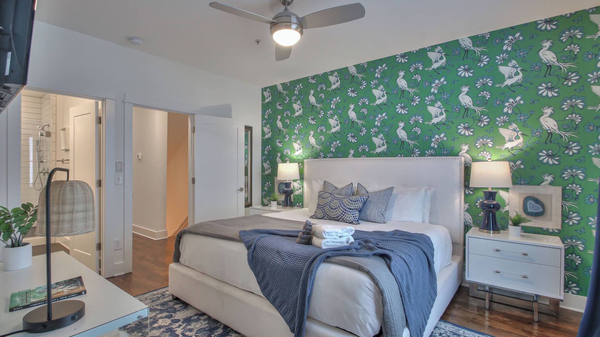 Hillsboro West End House | New! Hillsboro Village, Walkable, Luxury, 8 beds, Private Rooftop, Free Parking