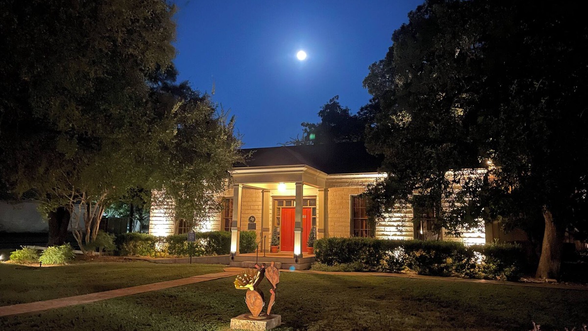 Salado House | NEW! Historic Guest Home on Main - Heart of Town