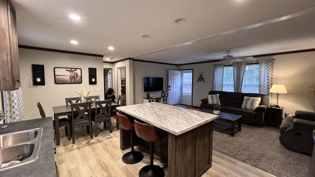 Roscommon House | New home 2.5 acres across from ORV trails, close to Higgins Lake & Ausable River