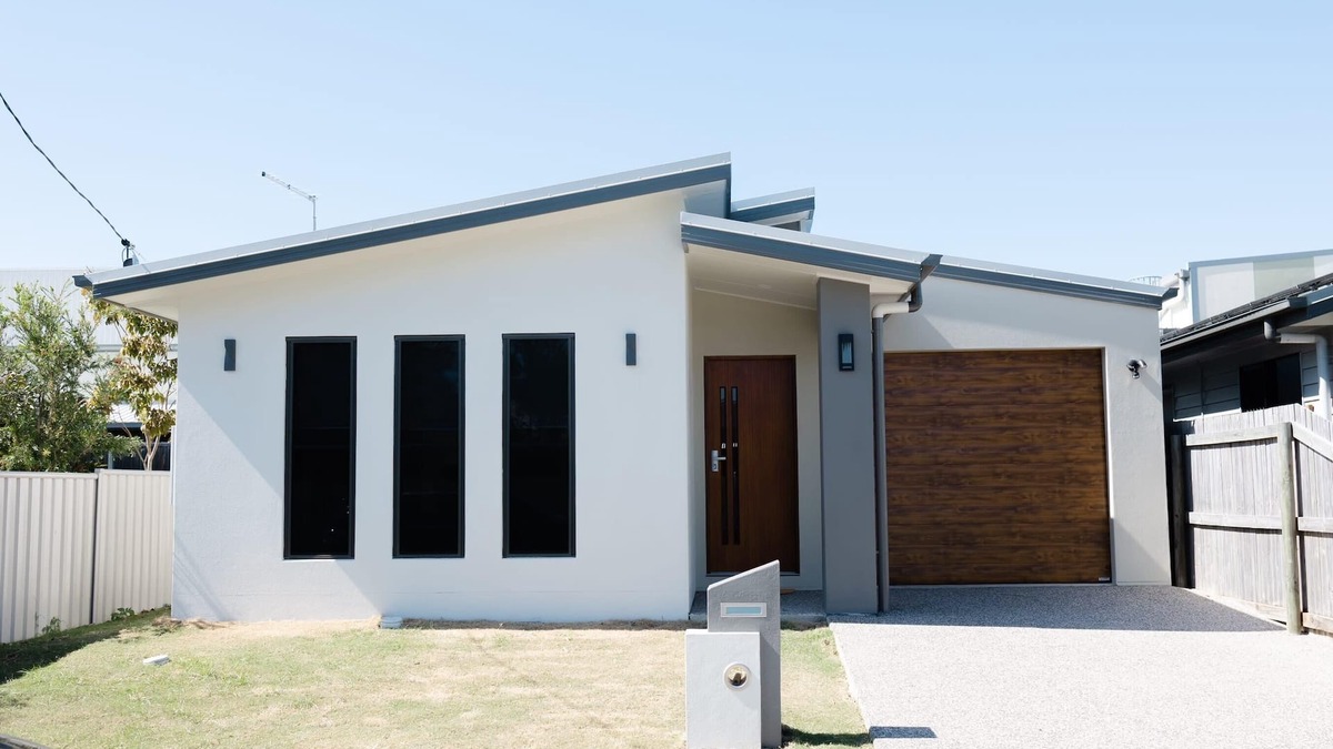 West Mackay House | New Home close to Airport,hospital, Coles & Resto