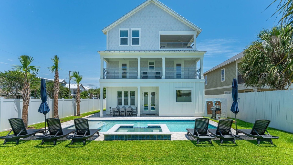Crystal Beach House | New Home~Close to the Beach! Private Pool and Spa!