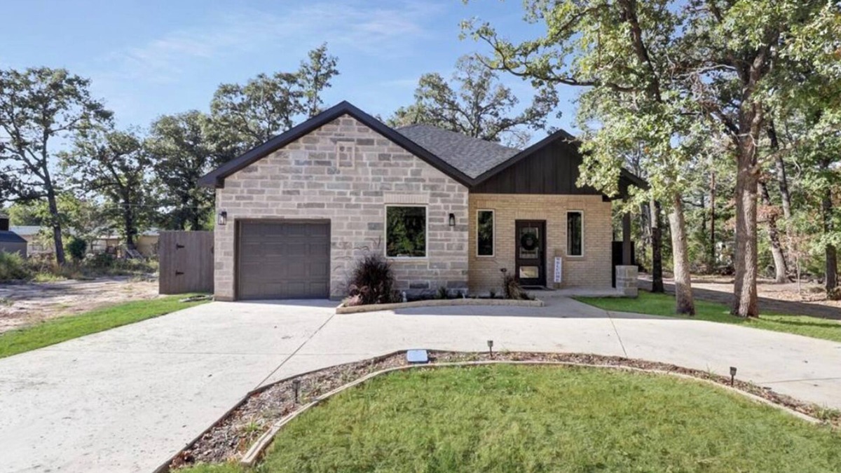 Enchanted Oaks House | New home in Cedar Creek Cove