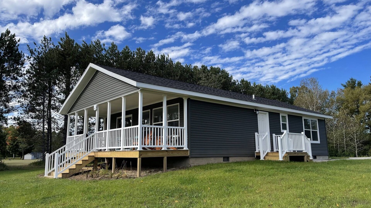 Gladstone House | New Home On Escanaba River 10 Minutes from Town