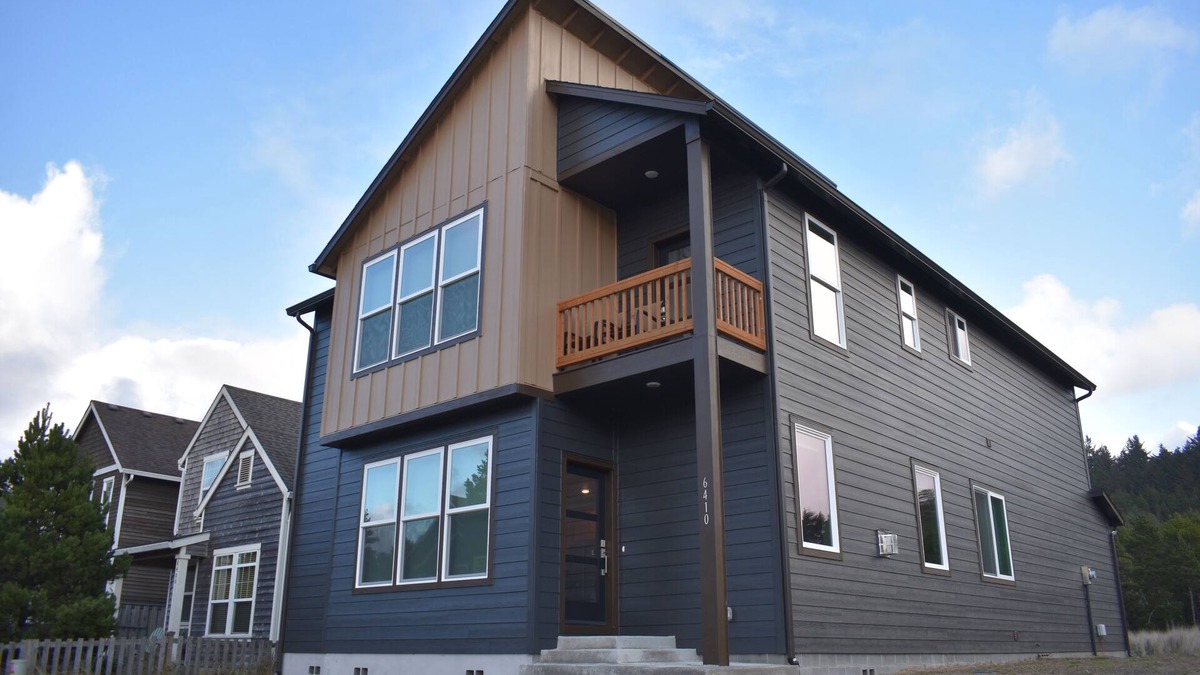Oregon Coast House | NEW HOME! Pacific City, NHBRHD off Cape Kiwanda Dr, 5 min. walk to beach/Pelican