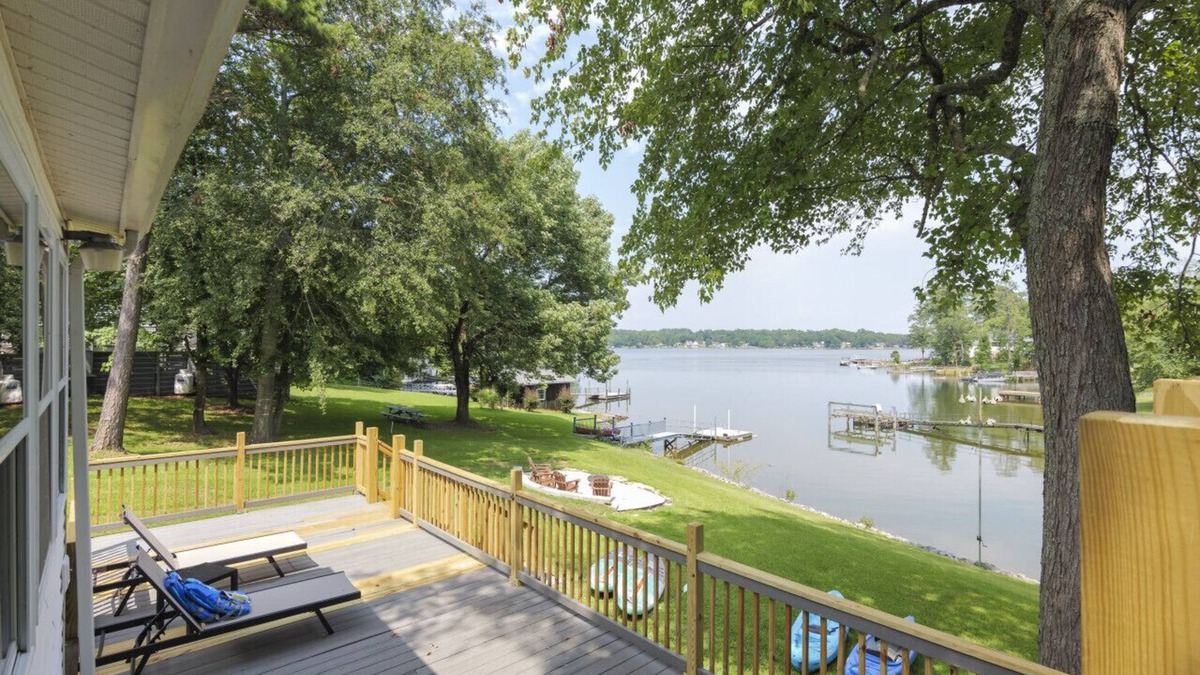 Leesville House | NEW HOME - Quiet cove with SUPs kayaks and firepit