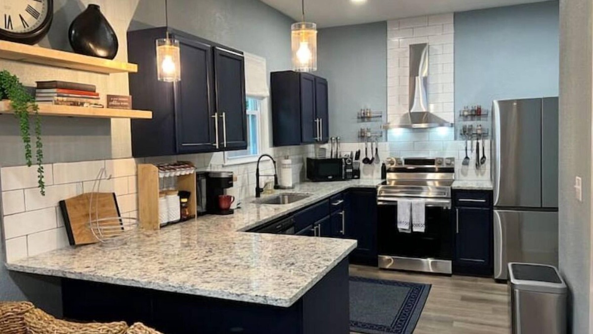 Valley Falls House | NEW Home Sleeps 8! Walk to Sherman, 2 Yards, Dog & Kid Friendly Boiling Springs