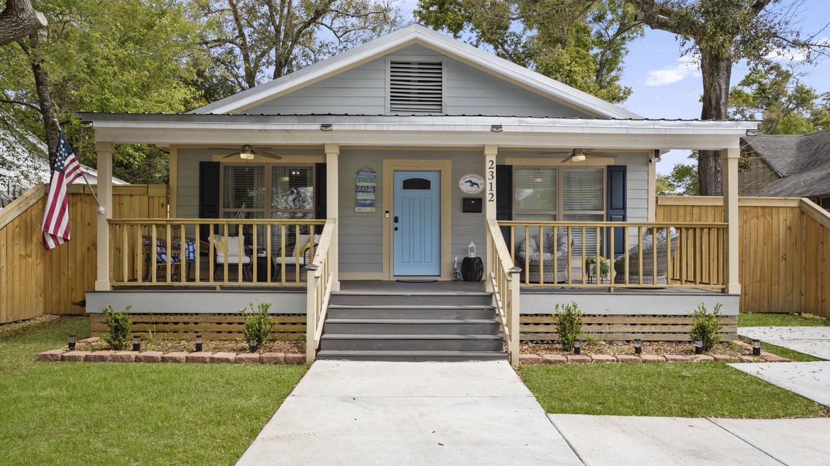 Gulfport Cabin | NEW HomeawayHQ Gulfport Cottage w/ pool Near Beach-Casinos-Aquarium-Jones Park