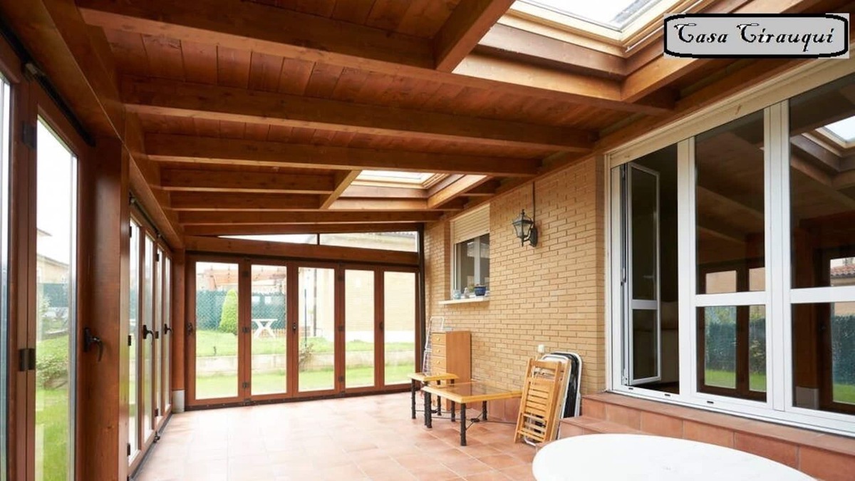 Cirauqui House | New house in rural area with garden and porch in central Navarra