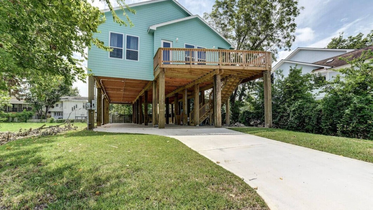 Clear Lake Shores House | New House with Water View