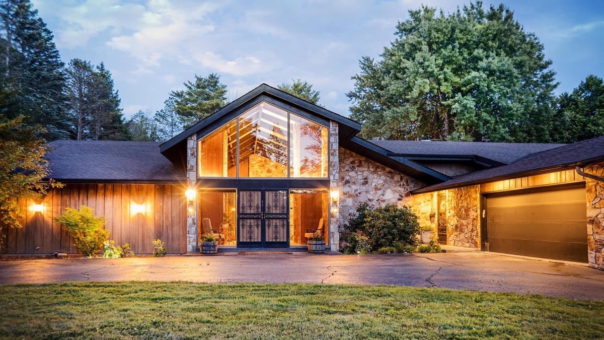 Liberty House | NEW! Huge House in Catskills - Large 4 BR 3.5 Bath