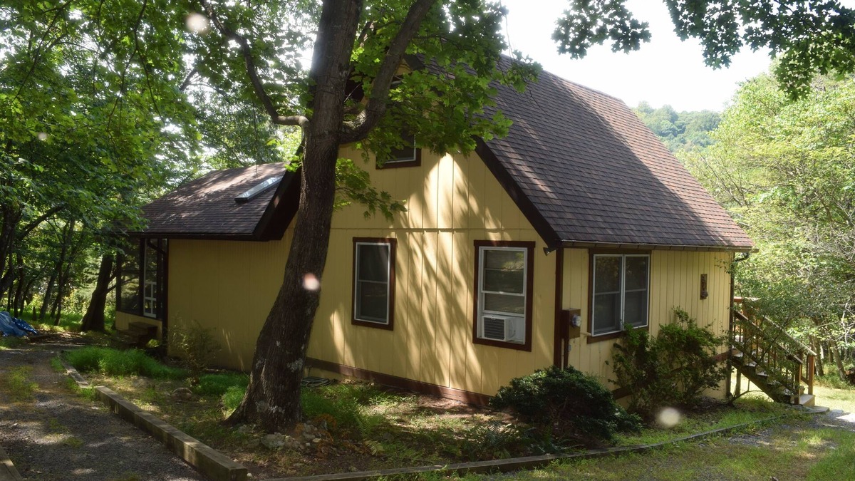Lost River Cabin | New HVAC for ALL SEASON Rental - Almost Heaven Red Bud Haven - Plug Into Nature