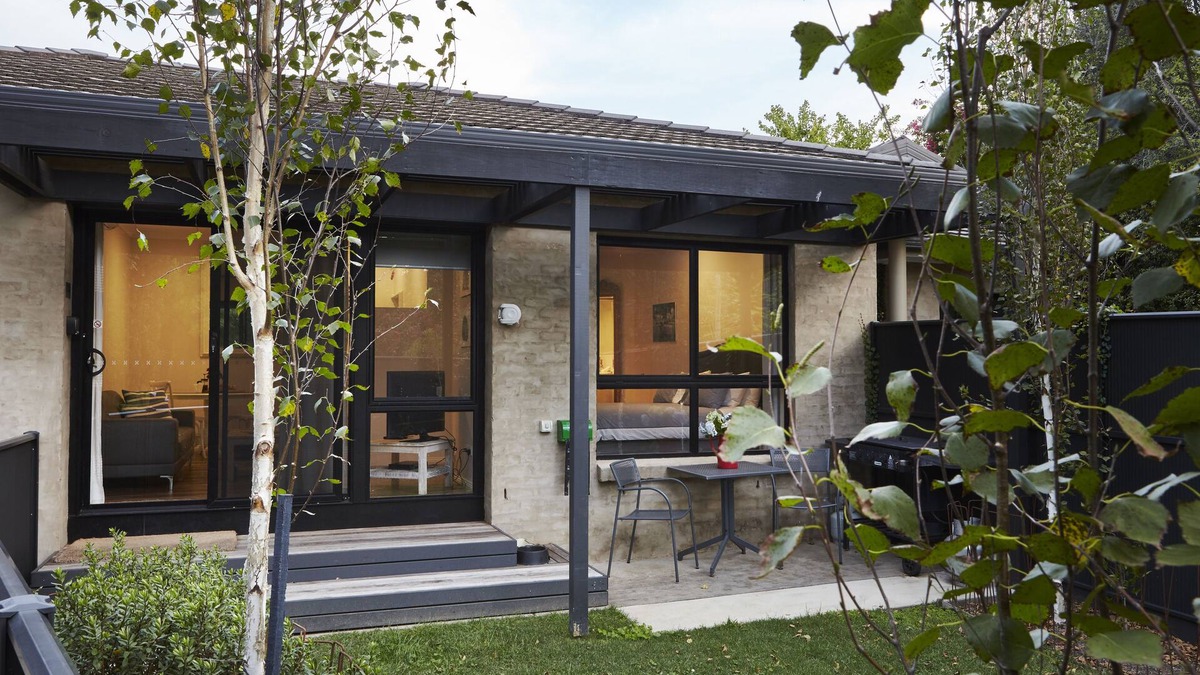 Bright House | NEW Ideal for Couples and Pets-fenced garden-pets welcome inside-walk to town