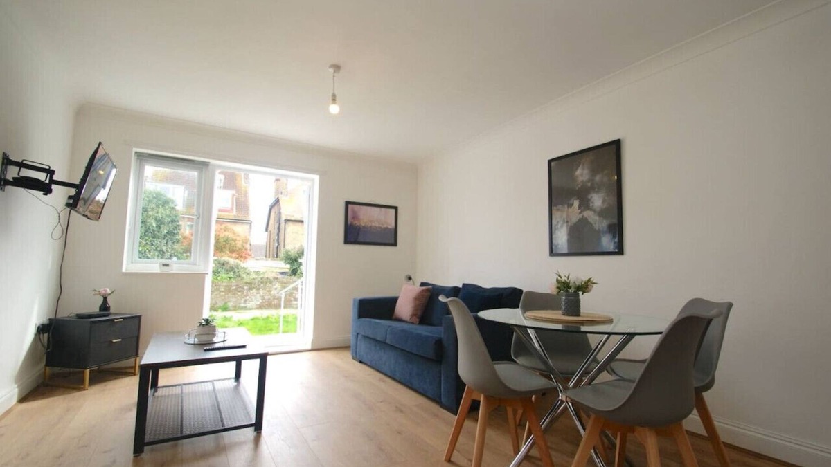 Cliftonville Apartment | NEW Immaculate Garden Flat