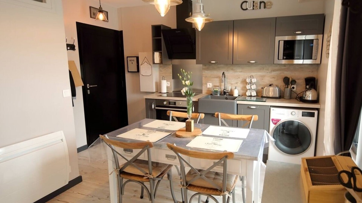 Port-en-Bessin-Huppain Apartment | New in 2018 apartment with sea and harbor views WW2 Normandy landing beaches