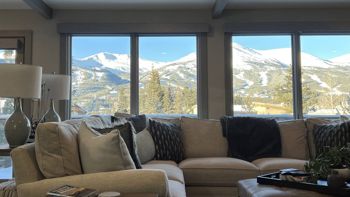 Weisshorn House | New, in town, incredible views, hot tub, walk/ride free shuttle, Ski Chalet!