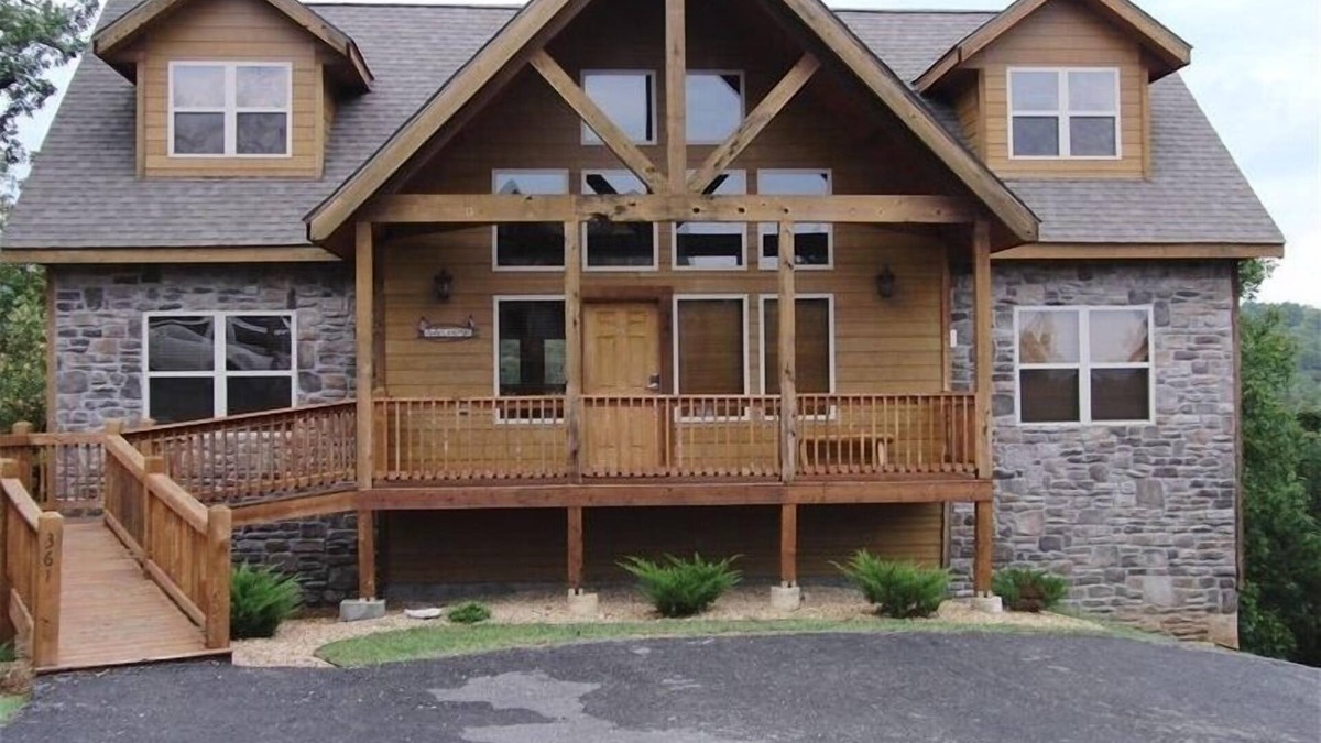 Indian Point Cabin | NEW INDOOR POOL 6BR 6BA Cabin Sleeps 22 By Silver Dollar City & Table Rock Lake