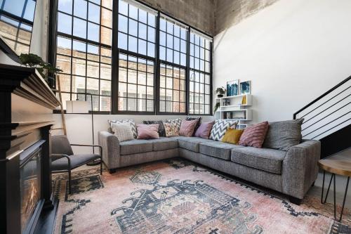 Otterbien Home Apartment | New Industrial Loft Space on River and Bike Trail