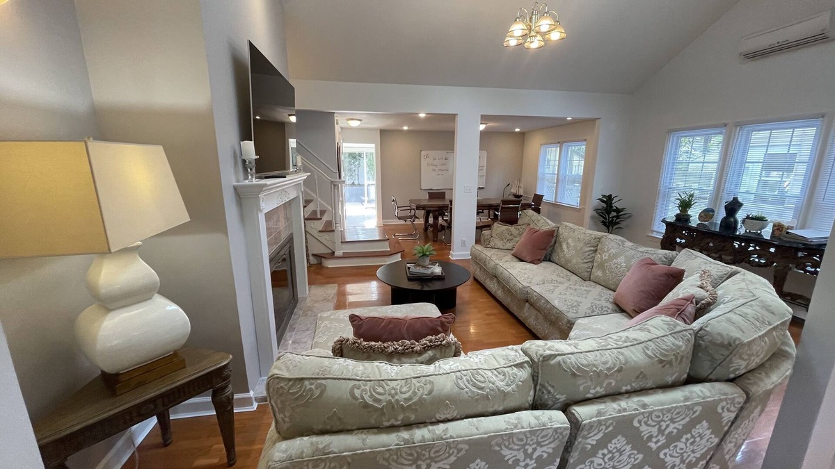 Tenafly House | New Jersey home, close to NY City Fun!