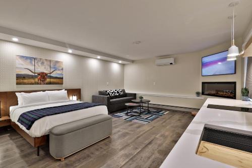 Killington Apartment | NEW Killington Studio with Kitchenette, WiFi, TV, Fireplace, Close to Resort on the Shuttle Route, 213 condo
