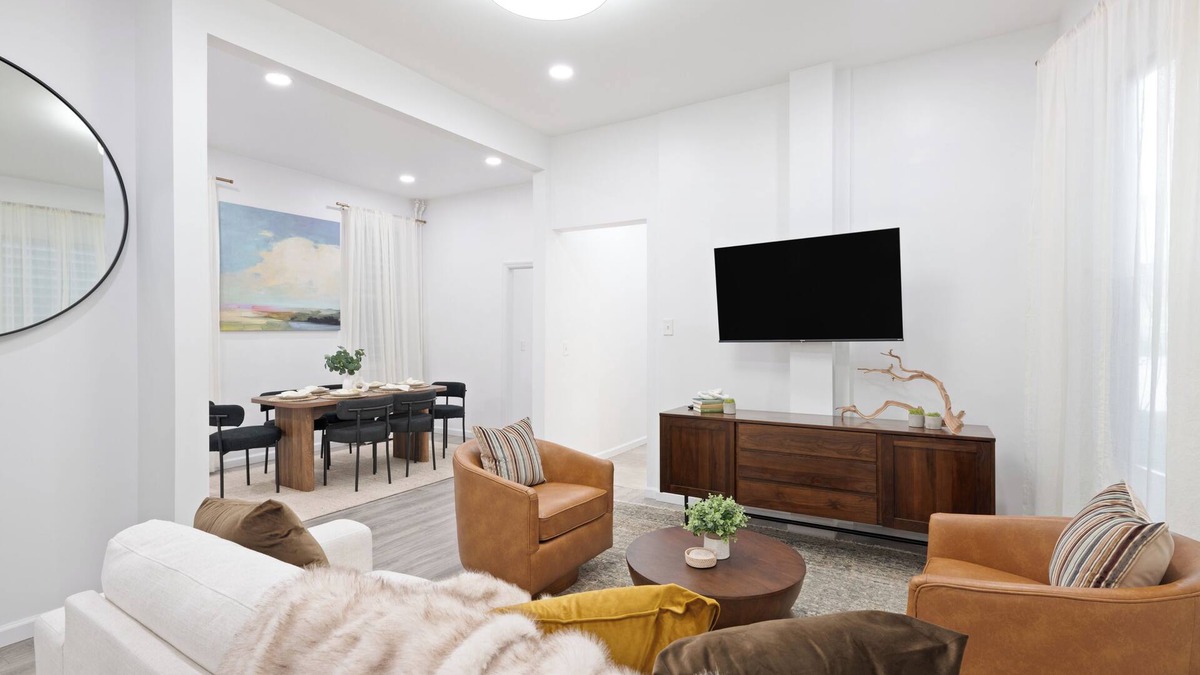 Hoboken Apartment | New! King Bed, Game Room, 20 Mins to NYC, 1800 sqft, Seconds to NYC Skyline view
