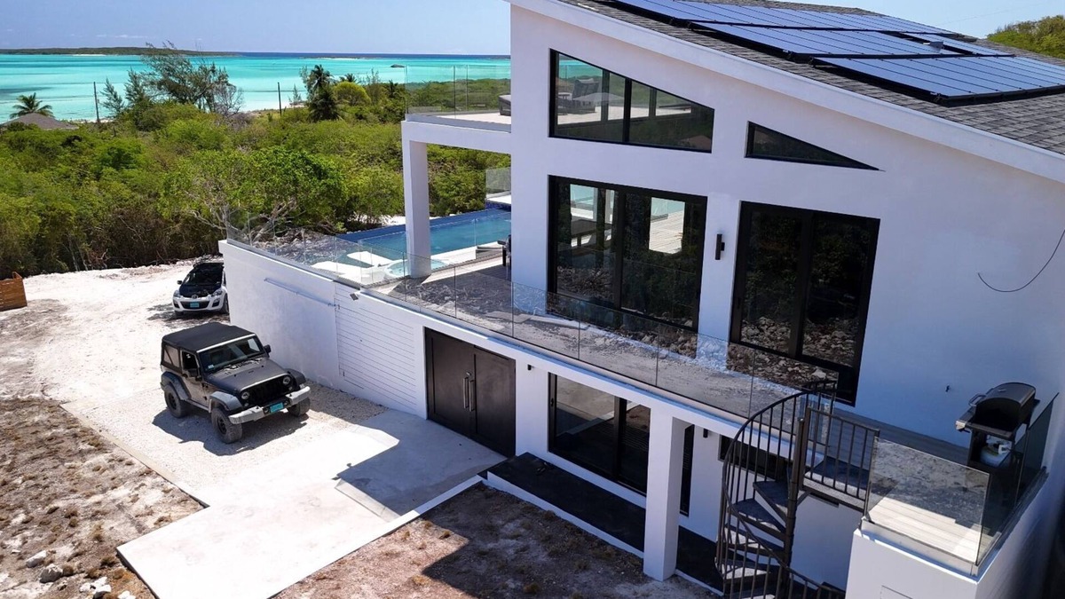 Rolleville House | NEW! Kite Beach House. Two minute walk to one of Exuma's best beaches!