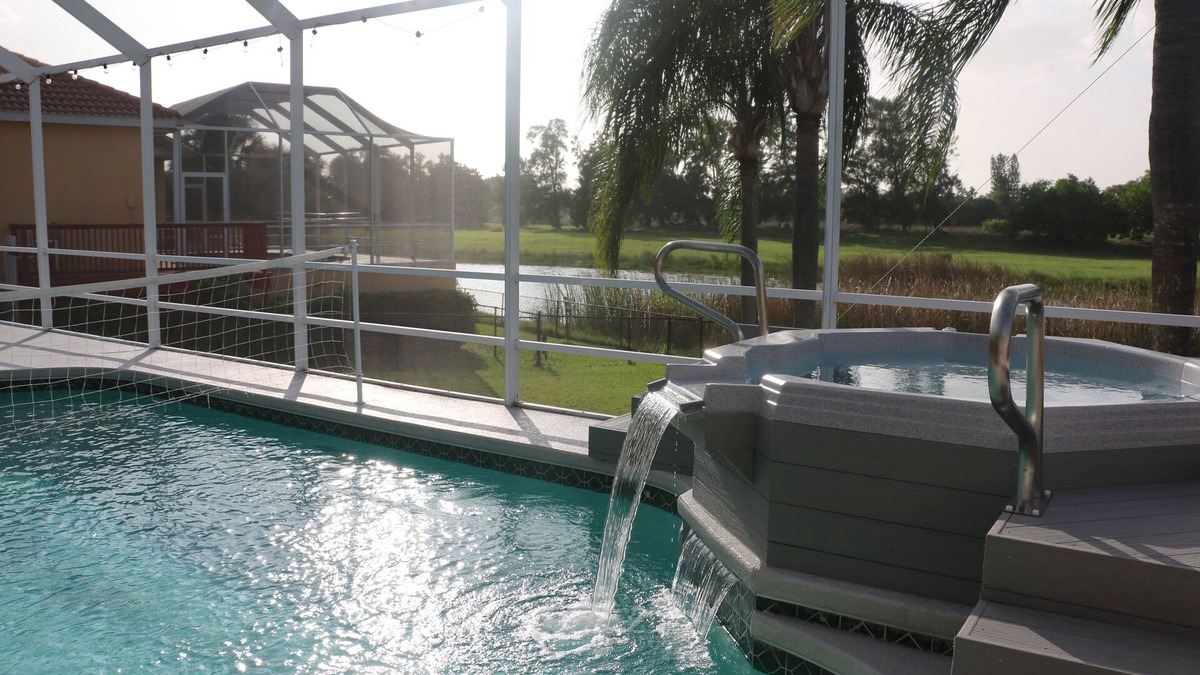 Apollo Beach House | NEW! La Dulce Vida Resort - 4 Bedrms for 8 Adults + 8 Kids, 70 mins to Disney!