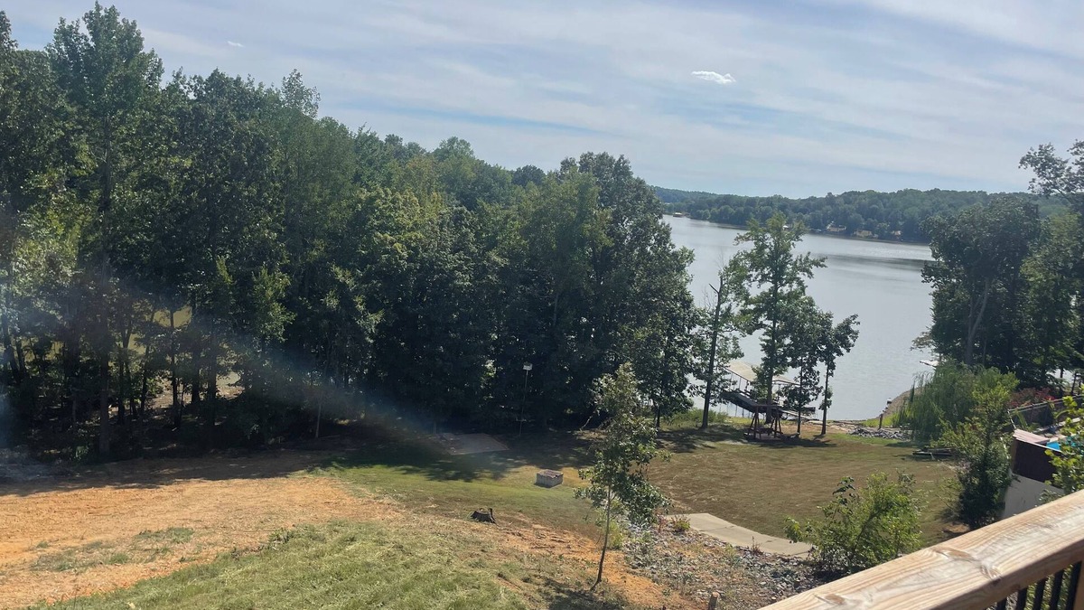 Eddyville House | New lake front home! Bluey on Eddy Bay is minutes from the marina!