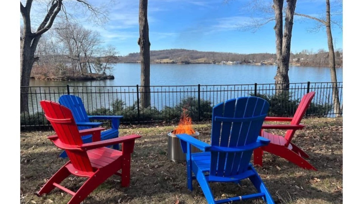 Radford House | NEW! Lake Front Lodge, VT & RU close
