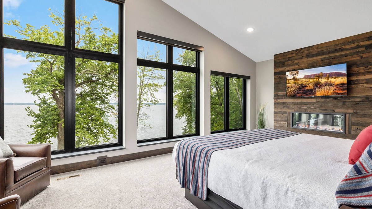 Nisswa Villa | NEW Lake Front Loft - 5 Bedroom Home on Beautiful Gull Lake w/4-Season Fun!