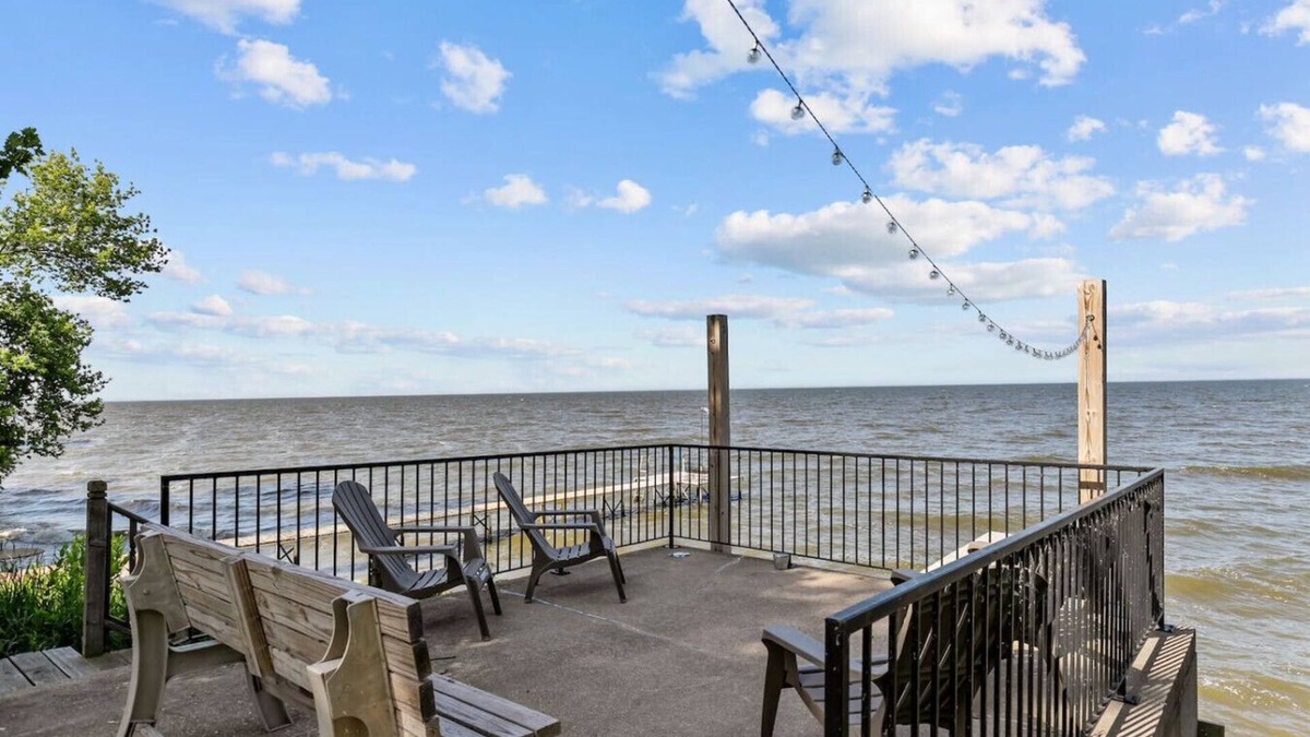 Stockbridge House | New! Lake Front|PrivateDock|Kayaks&Paddleboards!