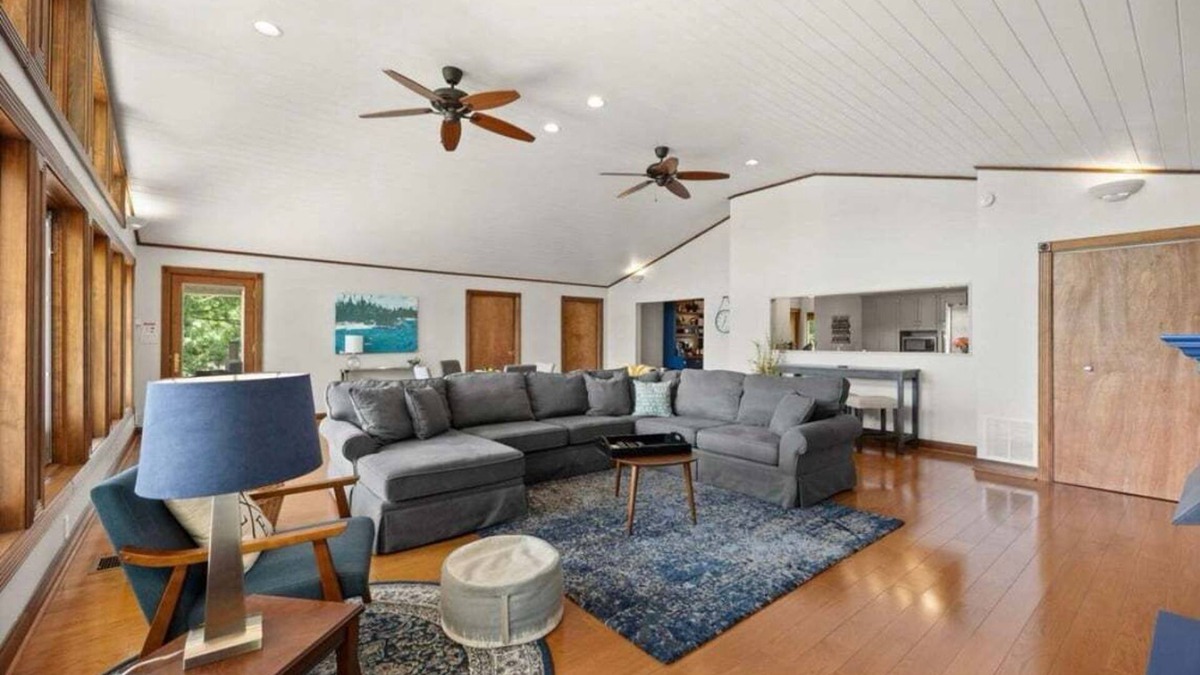 Somerset House | NEW! Lake Fun: 6BR + Hot Tub + Game Room