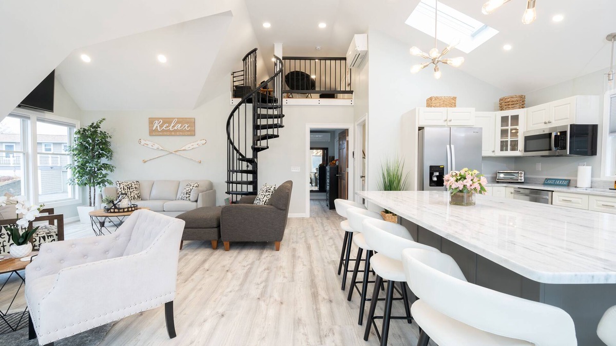 Preston House | New Lake House w/Game Room & Stunning Views