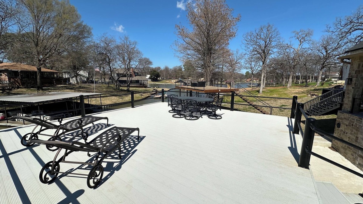 Tool House | New Lake Paradise! 4 bdrm 3.5 ba house w/lift, deck, grill, sauna, smart, media