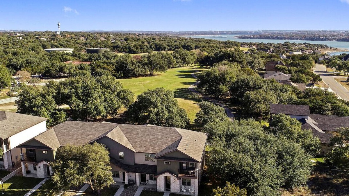 Point Venture House | New Lake Travis Home on Golf Course w/Golf Cart