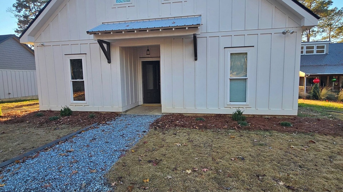 Fort Gaines House | New lakefront 3 bedroom, 2 story house in lovely Georgetown with private dock
