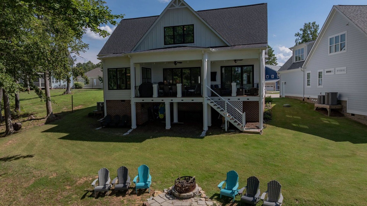 Eatons Crossing House | New! Lakefront 4BR, Kayaks, Paddleboards, Games