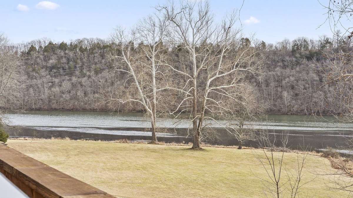 Branson House | New Lakefront Cabin - Lake Views - Large Hot Tub - Firepit