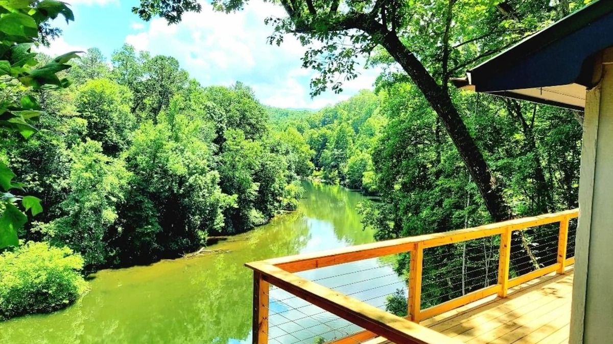 Cherokee Cabin | NEW! Lakefront Cabin-Mnt View-Hot Tub-WIFI-Prime Location-Bryson City/Cherokee
