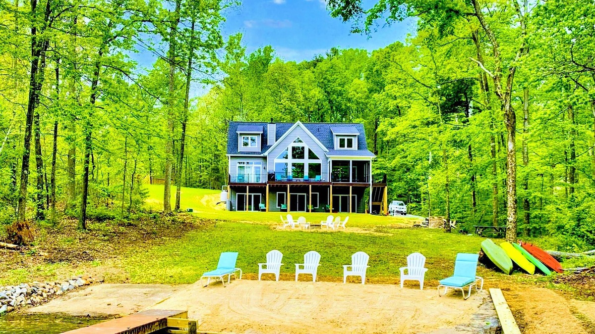 Mineral House | NEW Lakefront Lake Anna 5 Suites All Water Views
