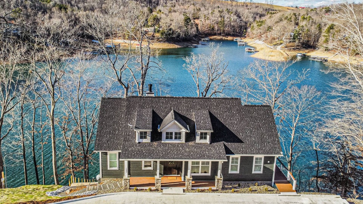 Big Creek House | NEW! Lakefront Panoramic Views of lake and Mountains, Large Covered 2-Slip Dock