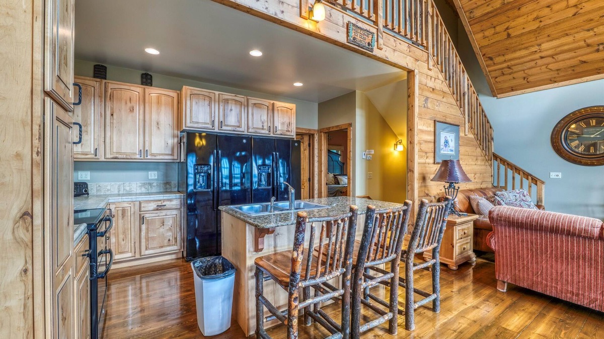 Bemidji House | New Lakefront - Pool-Beach-Resort Amenities-Walleye FIshiing