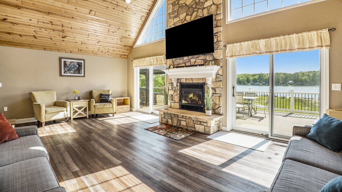 Smyrna House | New Lakefront Rental Home