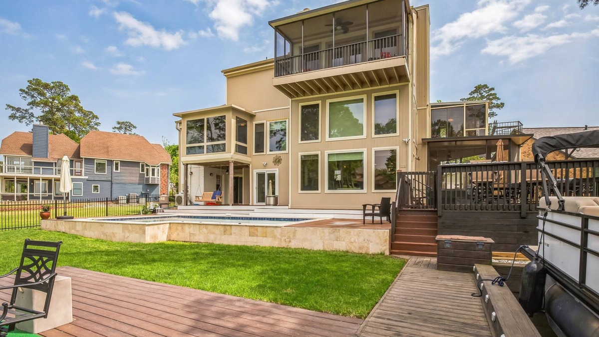 Walden on Lake Conroe House | NEW! Lakefront Retreat with Private Pool, Hot Tub and Dock
