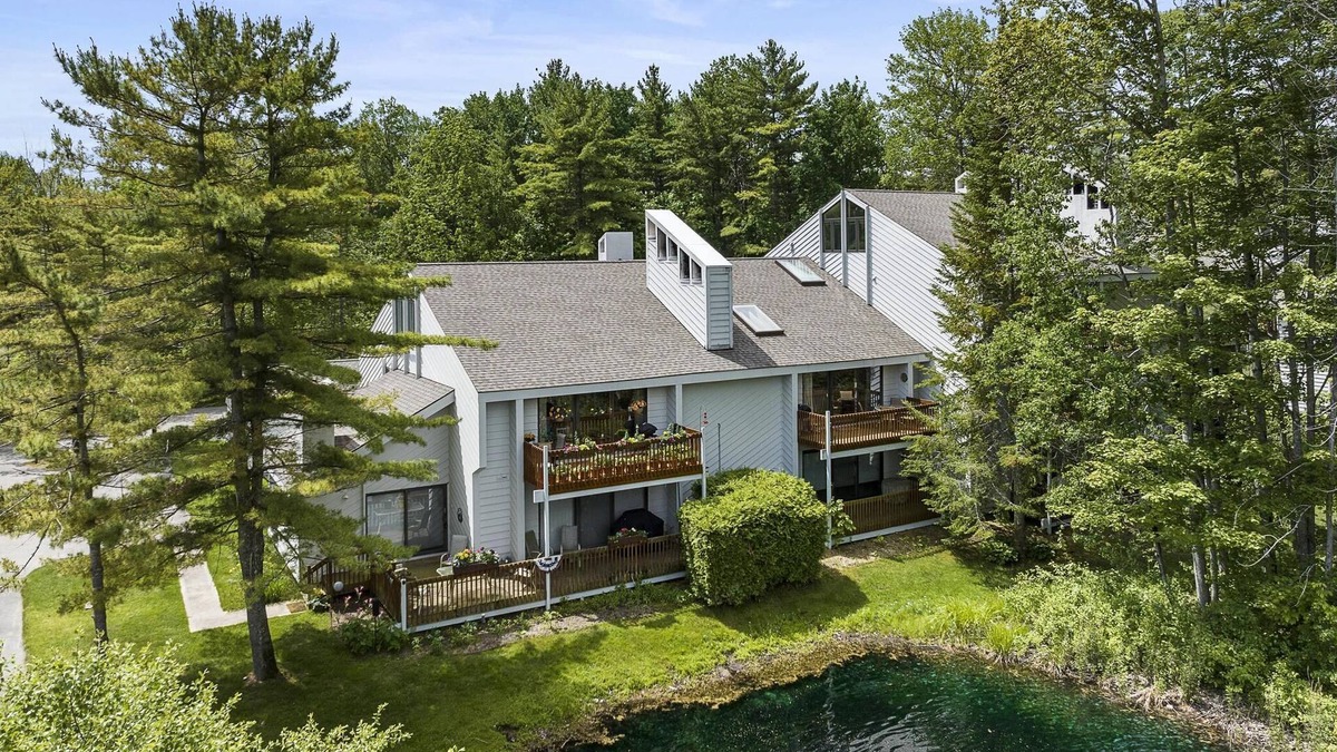 Petoskey Condo | *NEW* Lakeside Club - 10 Minutes to Harbor Springs and Petoskey!