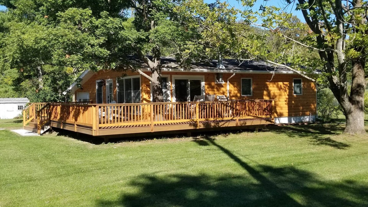 Silver Bay Cottage | New Lakeside Cottage 5 minutes from great hiking with large deck and lake view