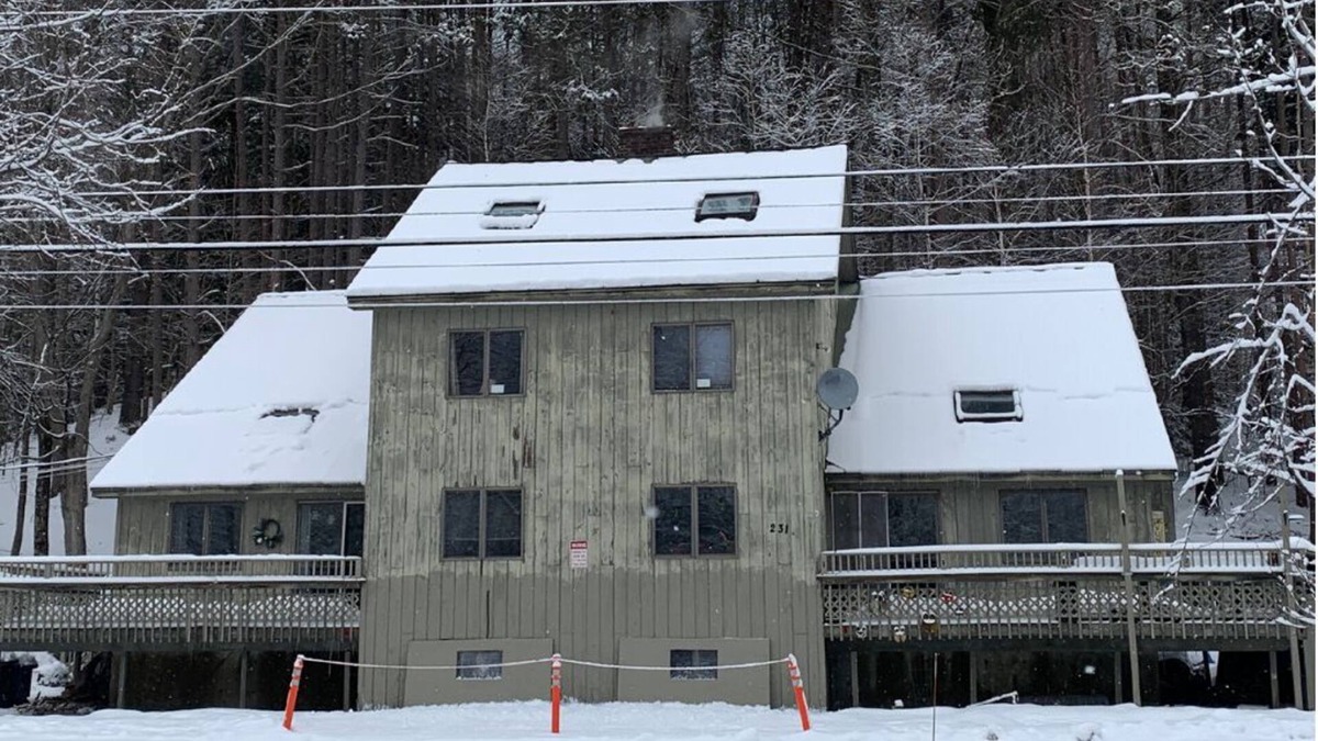 Pittsfield House | NEW! Large 5-bedroom family-friendly home with WiFi and office