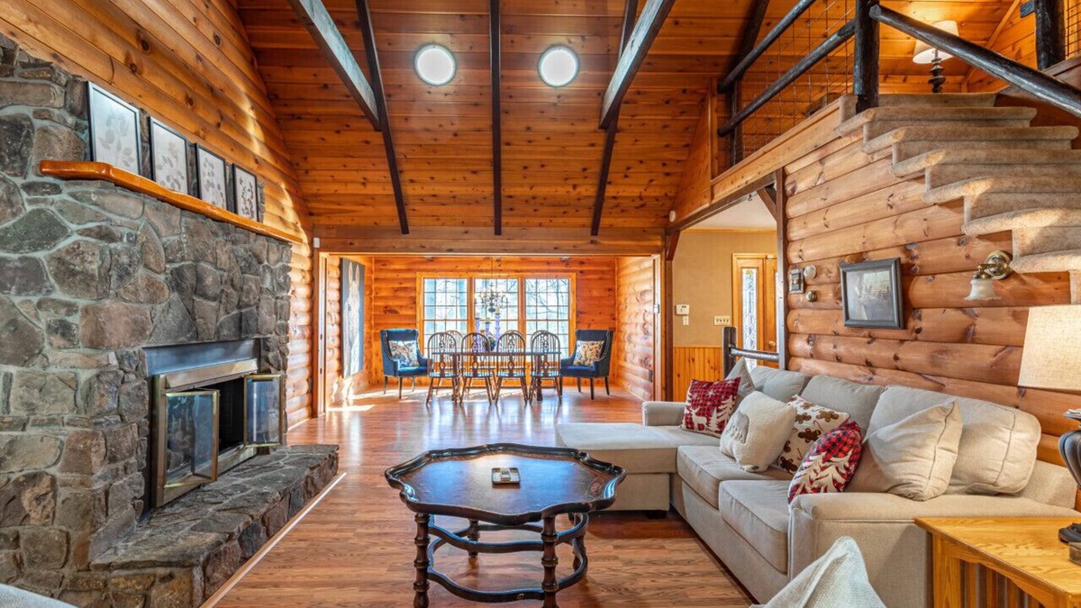 Woodbourne Cabin | NEW: Large Cabin w/Hot Tub & Game Room!