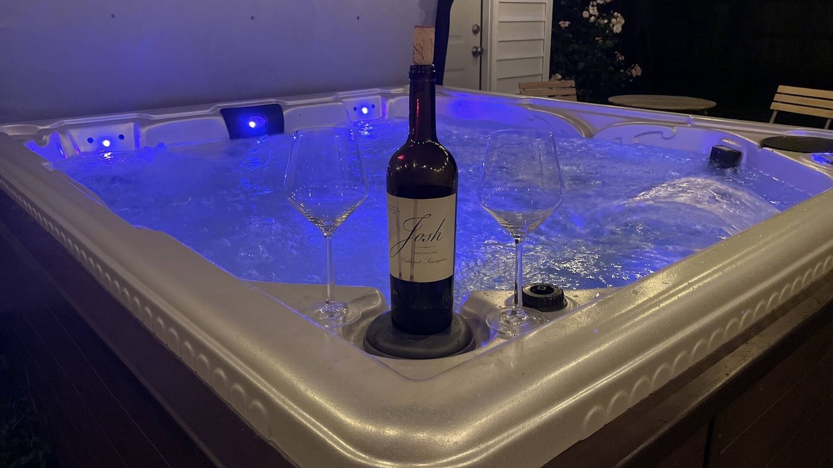 Detroit - Shoreway House | NEW!Large & Luxurious-OH City W-Hottub+Pooltable